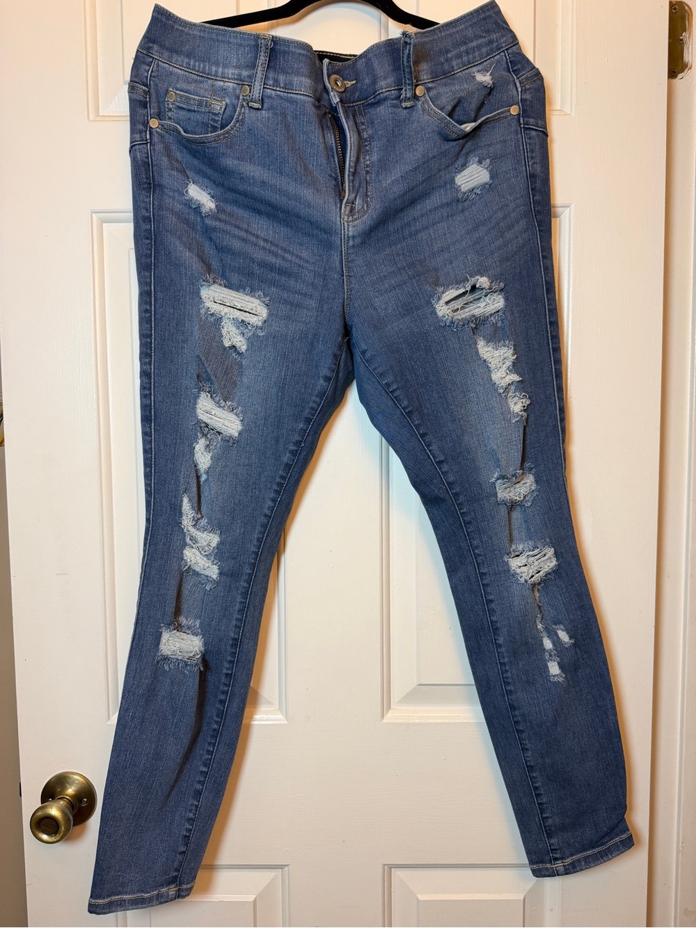 torrid Distressed Skinny Jeans in Medium Blue Size 14 Short
